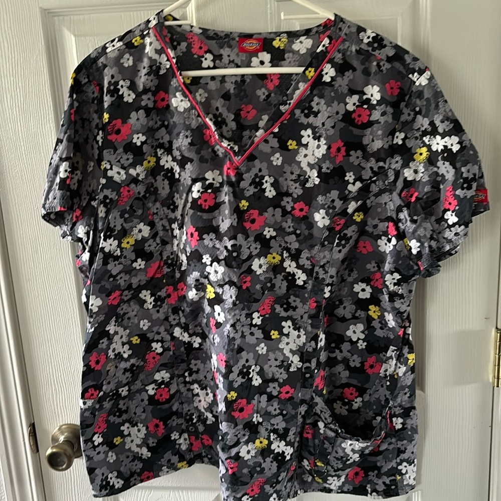 Women’s scrub top